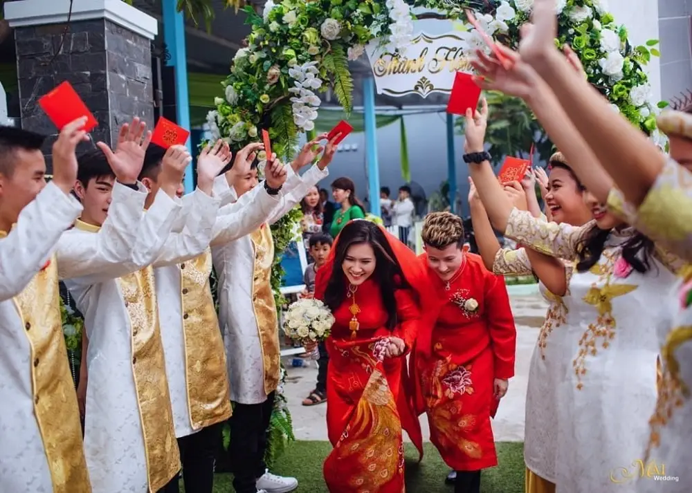 Chi phí đám cưới, đám hỏi cần bao nhiêu tiền? 3 tiệc cưới diễn ra vui nhộn hơn